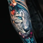 Snow leopard on the shin