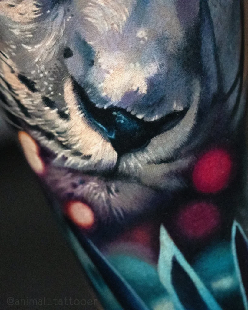 Snow leopard on the shin